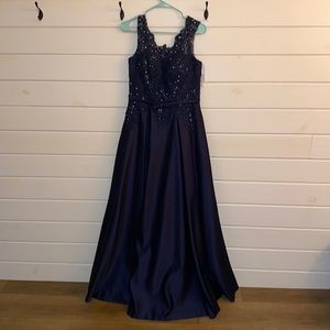 JJ’s House dark navy beautiful prom dress, with pockets!!